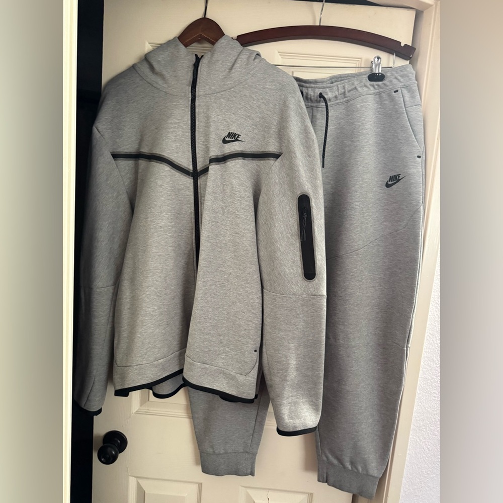 Nike Heather Gray Tracksuit with Black Accents size XXL MENS